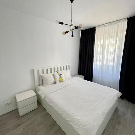 Cozy 1 Bedroom Apartment Орадеа Екстериор снимка