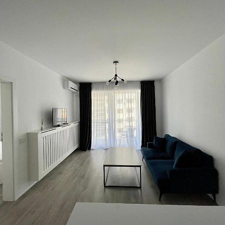 Cozy 1 Bedroom Apartment Орадеа Екстериор снимка