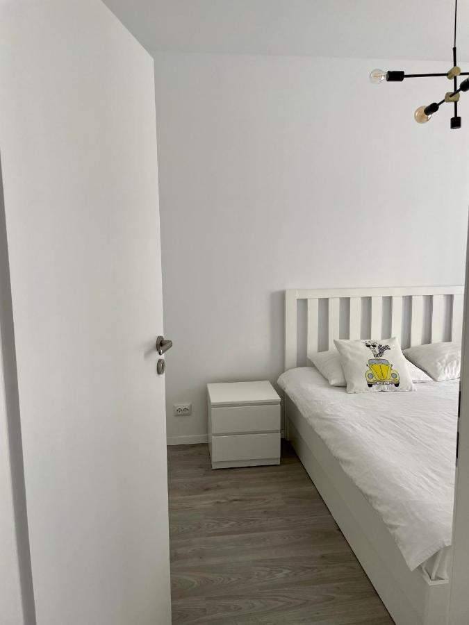 Cozy 1 Bedroom Apartment Орадеа Екстериор снимка