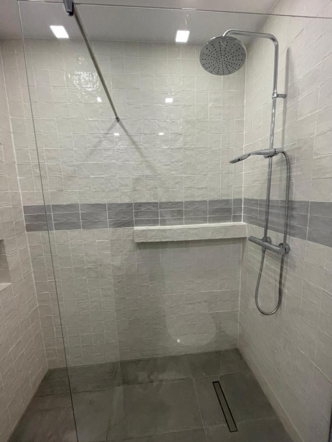 Cozy 1 Bedroom Apartment Орадеа Екстериор снимка